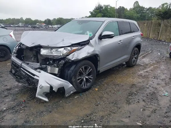 5TDZARFH2JS037796 2018 TOYOTA HIGHLANDER - Image 2