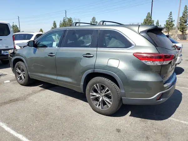 5TDZARFH2JS038267 2018 TOYOTA HIGHLANDER - Image 2