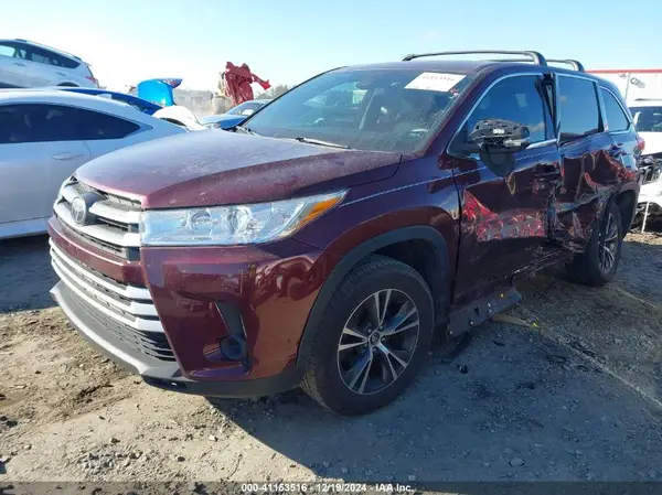 5TDZARFH2JS040424 2018 TOYOTA HIGHLANDER - Image 2