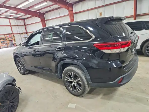 5TDZARFH2KS043051 2019 TOYOTA HIGHLANDER - Image 2