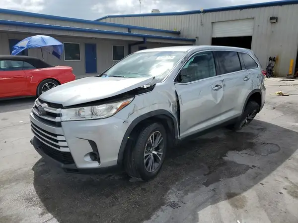 5TDZARFH2KS043339 2019 TOYOTA HIGHLANDER - Image 1