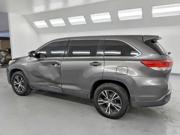 5TDZARFH2KS043762 2019 TOYOTA HIGHLANDER - Image 2