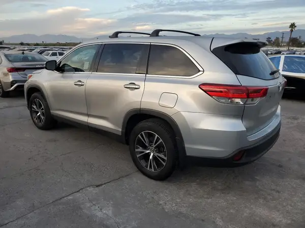 5TDZARFH2KS044068 2019 TOYOTA HIGHLANDER - Image 2
