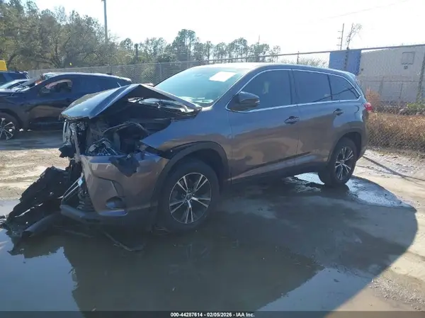 5TDZARFH2KS047679 2019 TOYOTA HIGHLANDER - Image 2