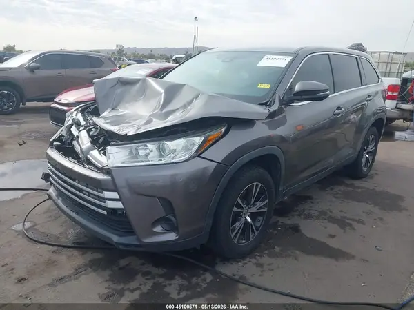 5TDZARFH2KS048590 2019 TOYOTA HIGHLANDER - Image 2