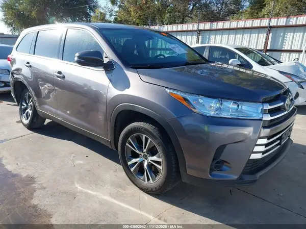 5TDZARFH2KS051134 2019 TOYOTA HIGHLANDER - Image 1