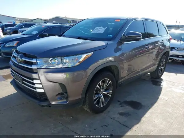 5TDZARFH2KS051134 2019 TOYOTA HIGHLANDER - Image 2