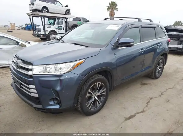 5TDZARFH2KS051554 2019 TOYOTA HIGHLANDER - Image 2
