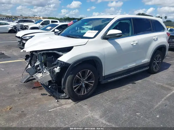 5TDZARFH2KS051831 2019 TOYOTA HIGHLANDER - Image 2