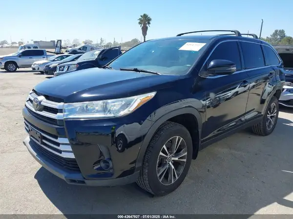 5TDZARFH2KS055636 2019 TOYOTA HIGHLANDER - Image 2