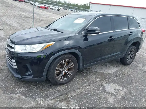 5TDZARFH2KS056155 2019 TOYOTA HIGHLANDER - Image 2