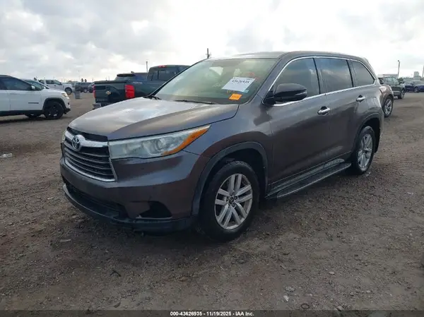 5TDZARFH3GS020613 2016 TOYOTA HIGHLANDER - Image 2