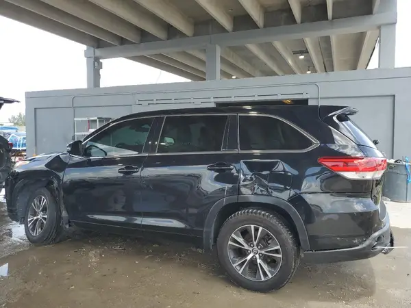 5TDZARFH3HS023593 2017 TOYOTA HIGHLANDER - Image 2