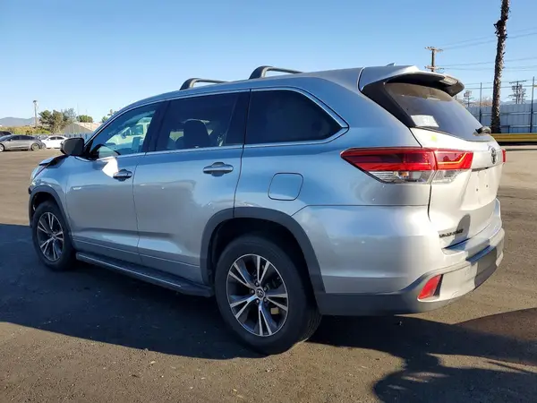 5TDZARFH3HS023738 2017 TOYOTA HIGHLANDER - Image 2
