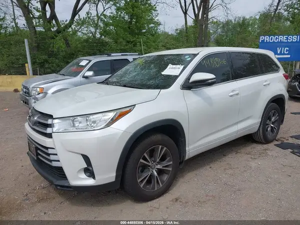 5TDZARFH3HS024081 2017 TOYOTA HIGHLANDER - Image 2