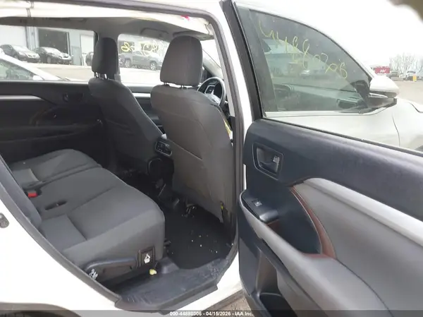 5TDZARFH3HS024081 2017 TOYOTA HIGHLANDER - Image 8