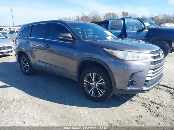 5TDZARFH3HS025635 2017 TOYOTA HIGHLANDER - Image 1