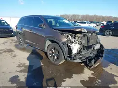 5TDZARFH3HS028826 2017 TOYOTA HIGHLANDER