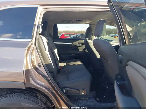 5TDZARFH3HS028826 2017 TOYOTA HIGHLANDER - Image 8