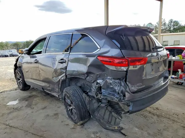 5TDZARFH3HS031077 2017 TOYOTA HIGHLANDER - Image 2