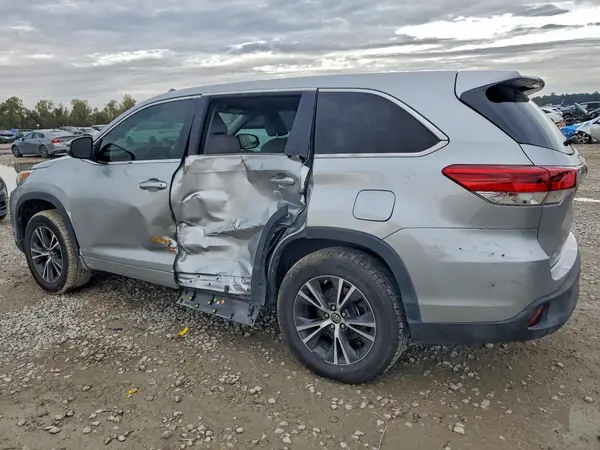 5TDZARFH3HS031452 2017 TOYOTA HIGHLANDER - Image 2