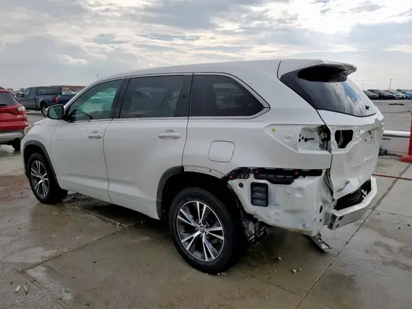 5TDZARFH3HS031838 2017 TOYOTA HIGHLANDER - Image 2