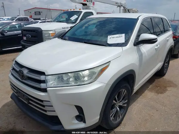 5TDZARFH3HS032360 2017 TOYOTA HIGHLANDER - Image 2