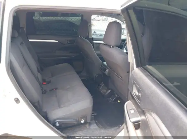 5TDZARFH3HS032360 2017 TOYOTA HIGHLANDER - Image 8