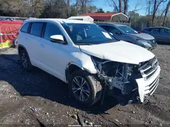 5TDZARFH3JS033868 2018 TOYOTA HIGHLANDER
