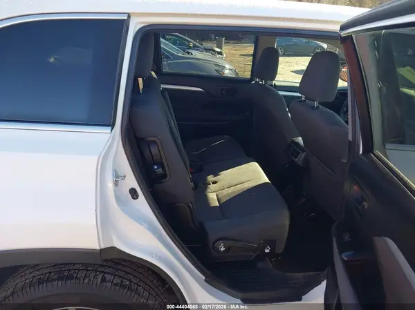 5TDZARFH3JS033868 2018 TOYOTA HIGHLANDER - Image 8