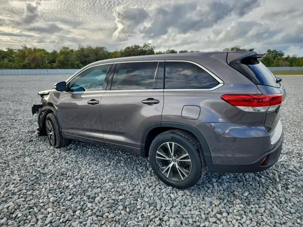 5TDZARFH3JS033921 2018 TOYOTA HIGHLANDER - Image 2