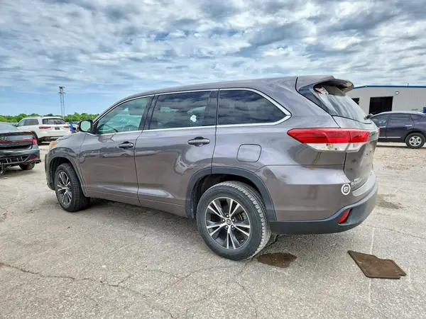 5TDZARFH3JS034471 2018 TOYOTA HIGHLANDER - Image 2