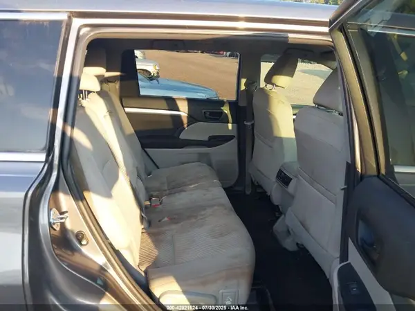 5TDZARFH3JS034700 2018 TOYOTA HIGHLANDER - Image 8