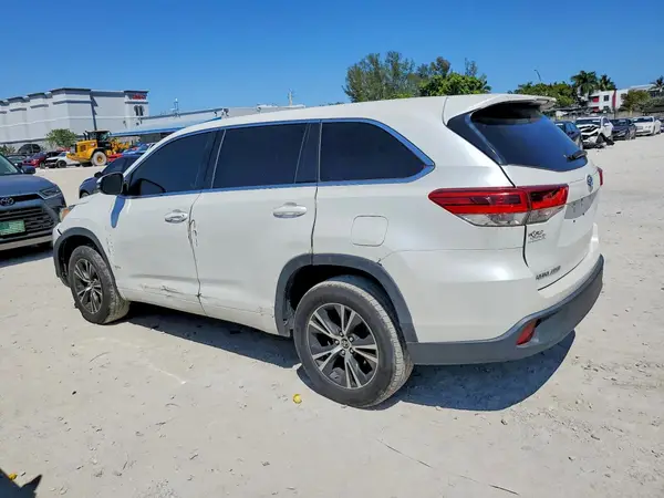 5TDZARFH3JS035894 2018 TOYOTA HIGHLANDER - Image 2