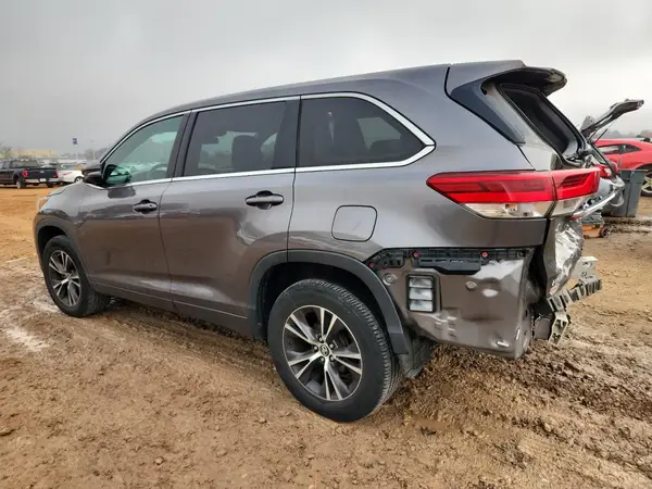 5TDZARFH3JS037354 2018 TOYOTA HIGHLANDER - Image 2