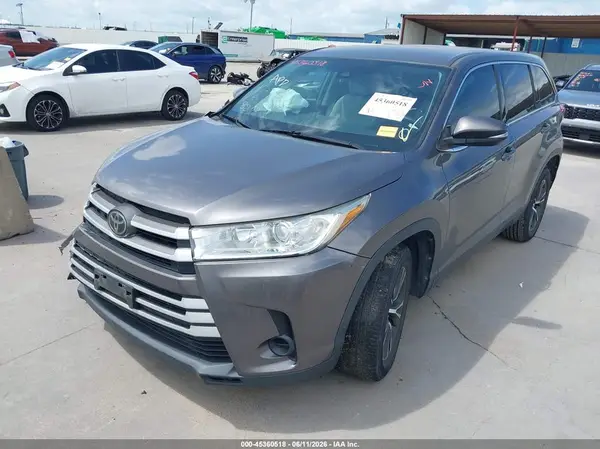 5TDZARFH3JS038892 2018 TOYOTA HIGHLANDER - Image 2