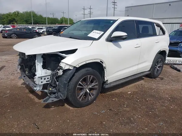 5TDZARFH3JS040030 2018 TOYOTA HIGHLANDER - Image 2