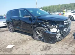 5TDZARFH3JS040688 2018 TOYOTA HIGHLANDER