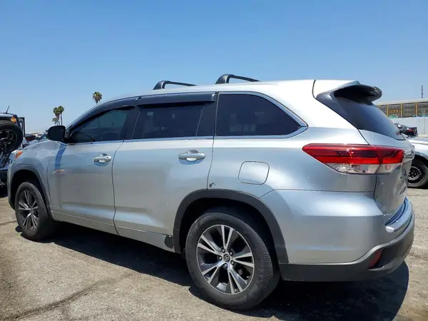 5TDZARFH3JS041162 2018 TOYOTA HIGHLANDER - Image 2
