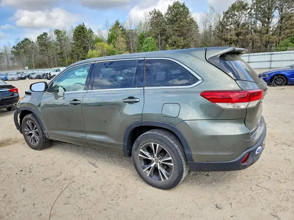 5TDZARFH3JS041257 2018 TOYOTA HIGHLANDER - Image 2