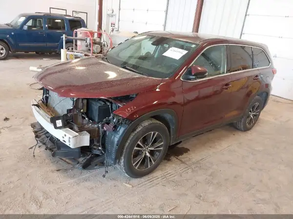 5TDZARFH3KS043561 2019 TOYOTA HIGHLANDER - Image 2