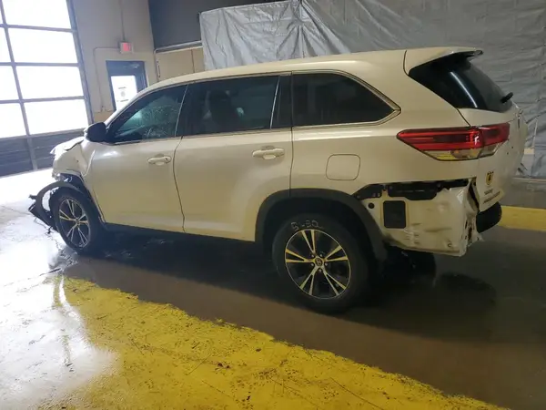 5TDZARFH3KS045052 2019 TOYOTA HIGHLANDER - Image 2
