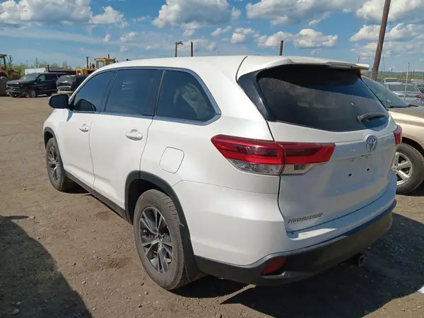 5TDZARFH3KS047397 2019 TOYOTA HIGHLANDER - Image 2