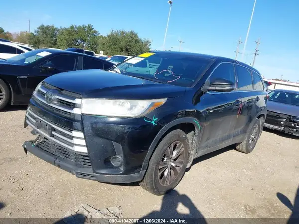 5TDZARFH3KS048887 2019 TOYOTA HIGHLANDER - Image 2