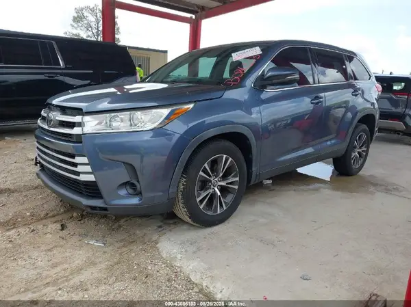 5TDZARFH3KS052017 2019 TOYOTA HIGHLANDER - Image 2