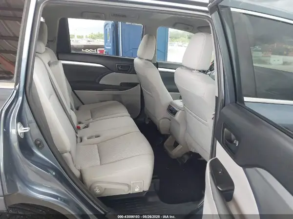 5TDZARFH3KS052017 2019 TOYOTA HIGHLANDER - Image 8