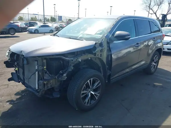 5TDZARFH3KS054821 2019 TOYOTA HIGHLANDER - Image 2