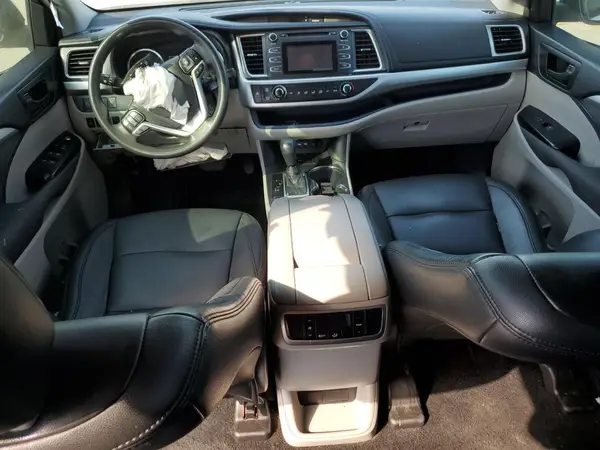 5TDZARFH3KS055516 2019 TOYOTA HIGHLANDER - Image 8