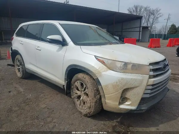5TDZARFH3KS057864 2019 TOYOTA HIGHLANDER - Image 1