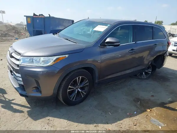 5TDZARFH3KS059579 2019 TOYOTA HIGHLANDER - Image 2